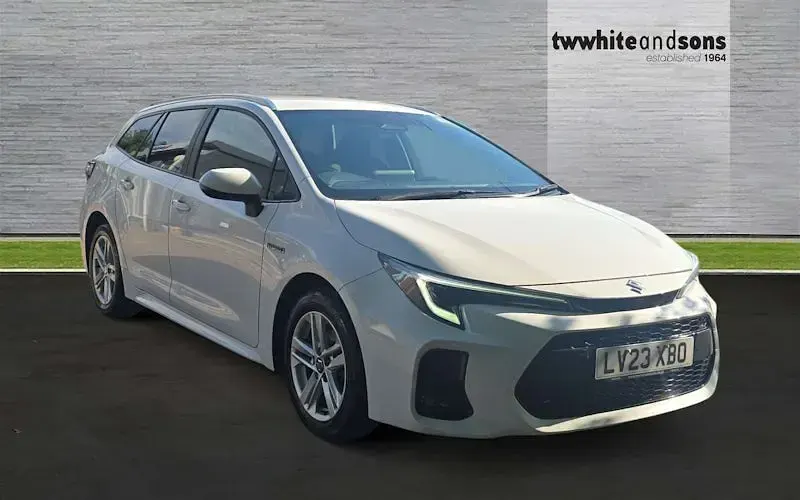 Used Suzuki Swace 140 HP (102 kW) 2023 Super white Estate