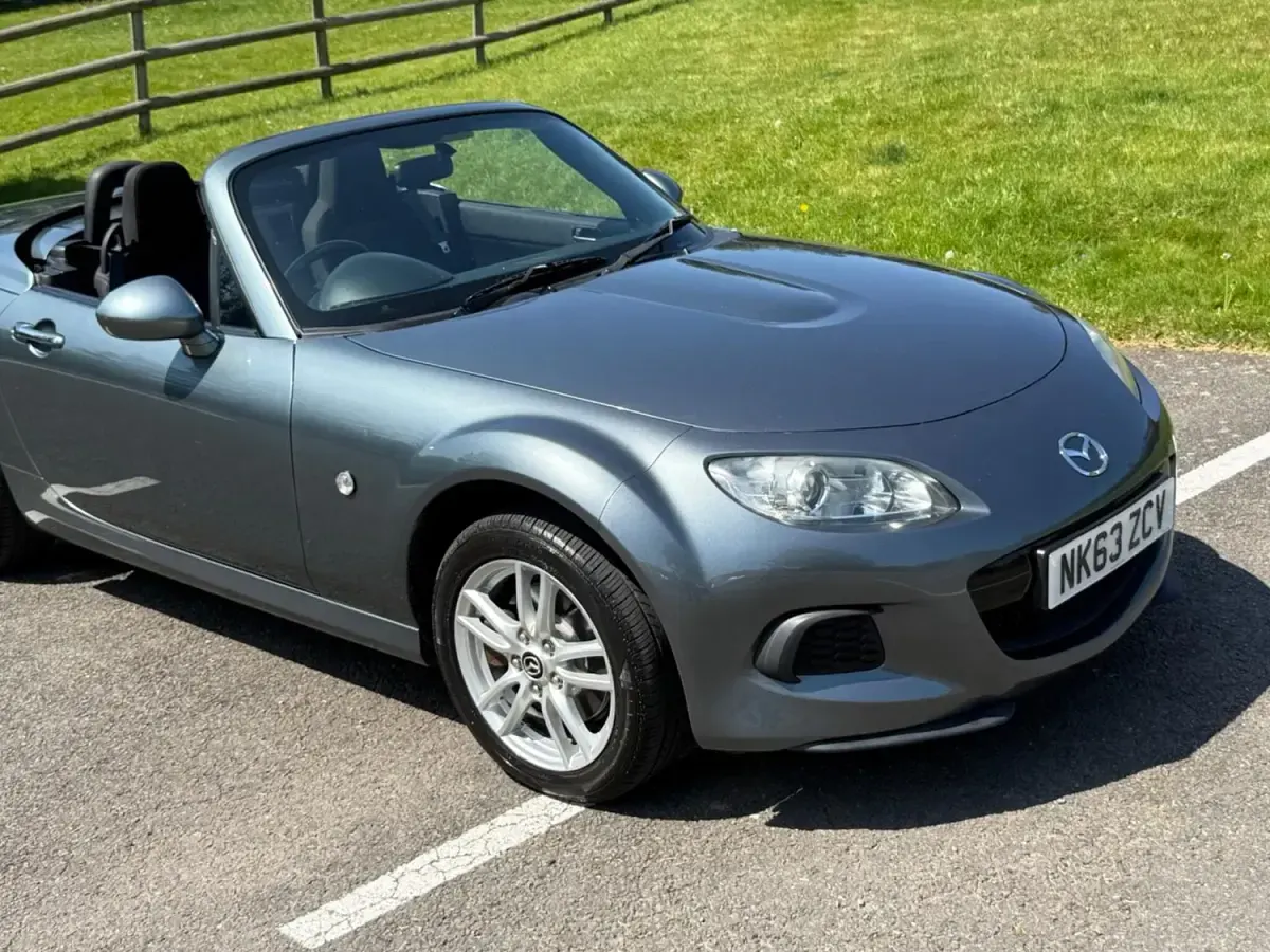 Usado Mazda MX5 126 HP (92 kW) 2013 Cinzento Cabrios
