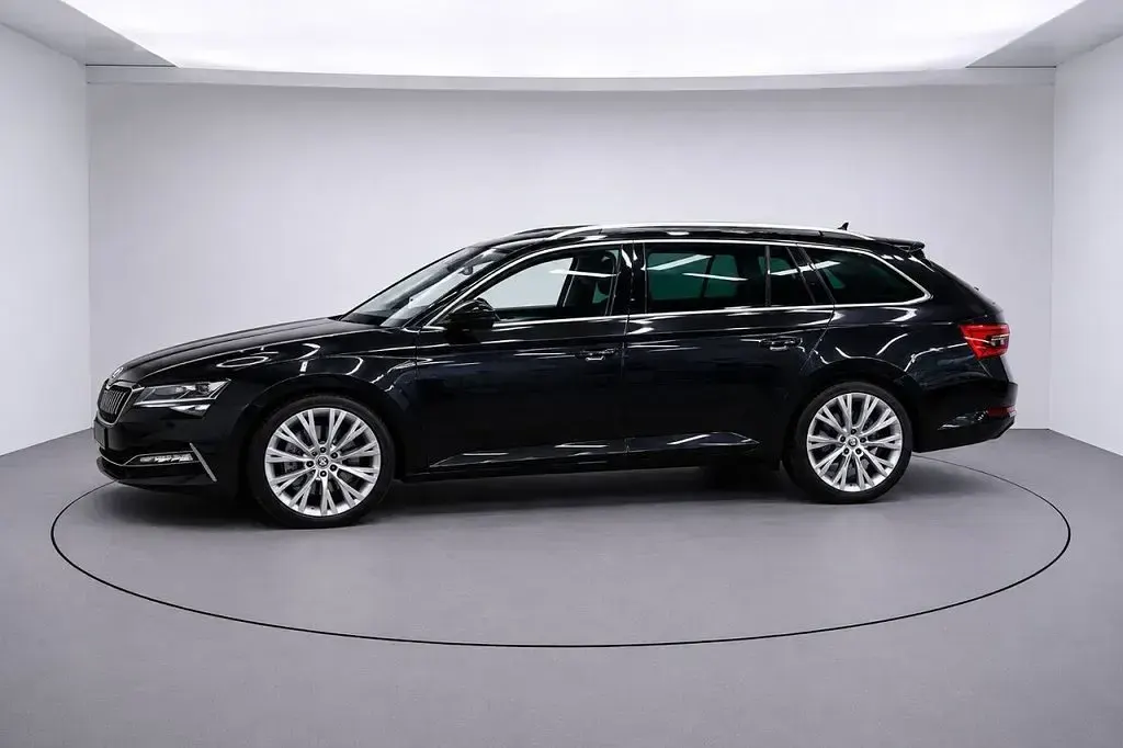 Used Skoda Superb SE L 218 HP (160 kW) 2023 Black Estate