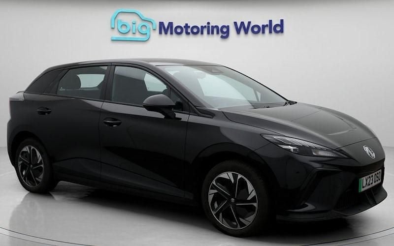 Used 2024 MG MG4 EV SE Hatchback | £14,903 (Good price) - Image 1/4