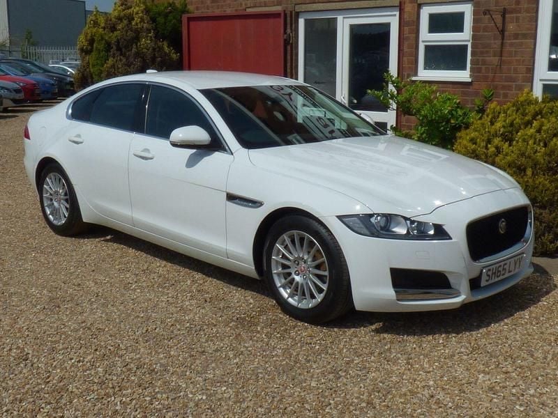 White Used 2015 Jaguar XF Prestige Sedan | £8,995 (Expensive) - Image 1/4