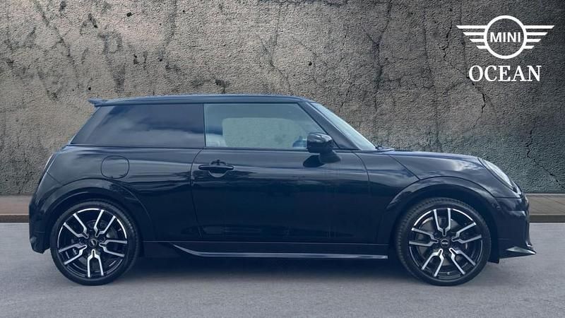 Used Mini Cooper Hatch 154 HP (113 kW) 2025 Black Hatchback