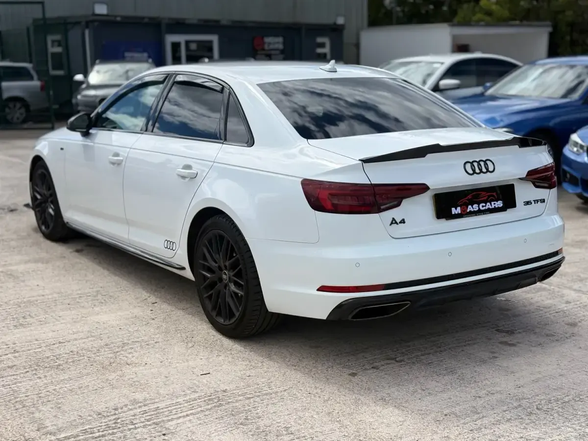 Second-hand Audi A4 Black Edition 150 CP (110 kW) 2019 Alb Berlinǎ