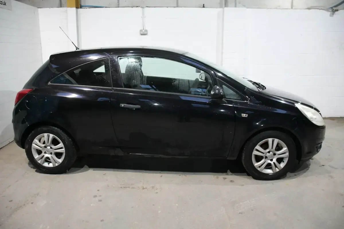 Used Vauxhall Corsa Active 59 HP (43 kW) 2009 Black Hatchback