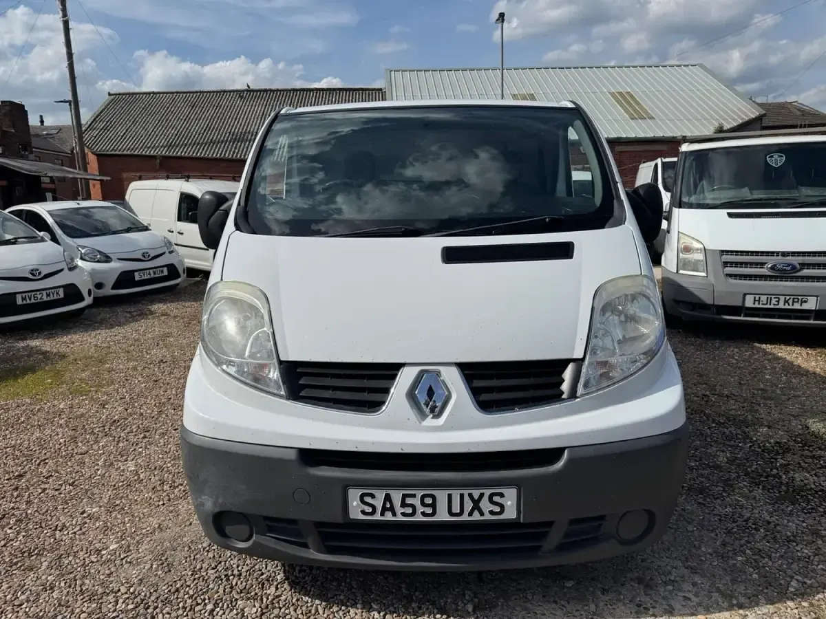 Used Renault Trafic 2009 White MPV