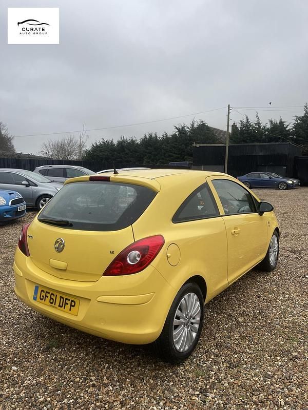 Used Vauxhall Corsa Excite 85 HP (62 kW) 2011 Yellow Hatchback