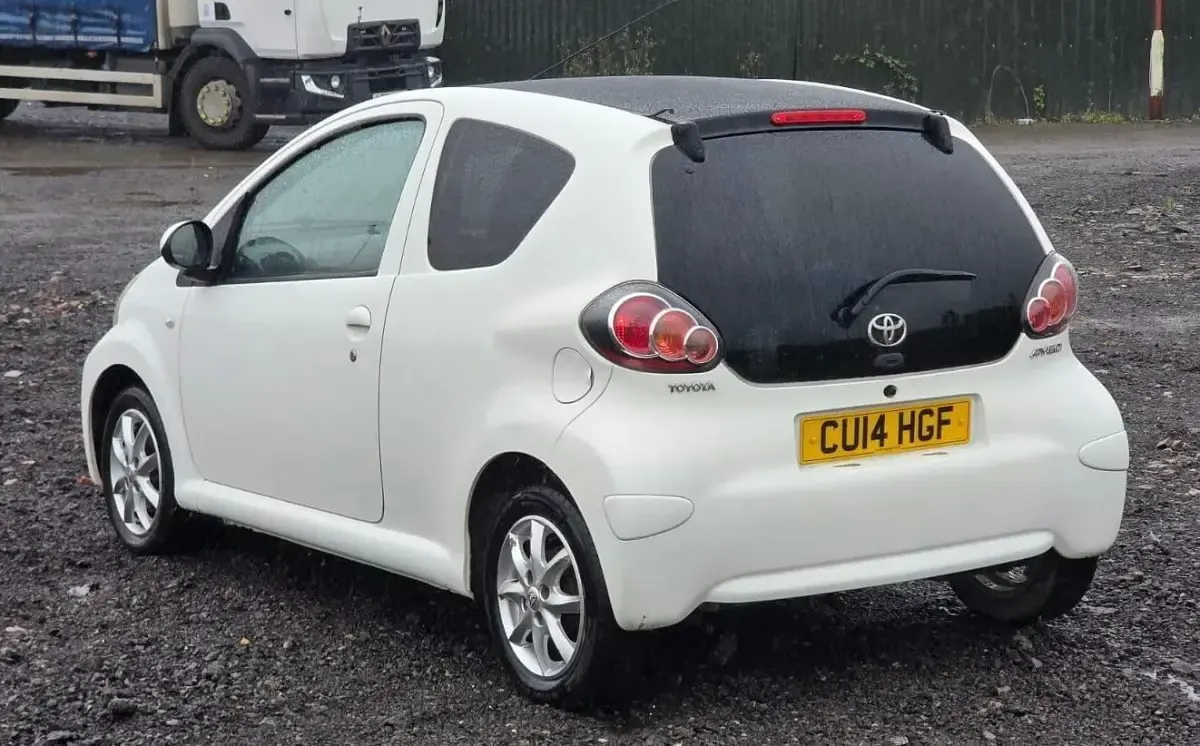 Used Toyota Aygo 2014 White Hatchback