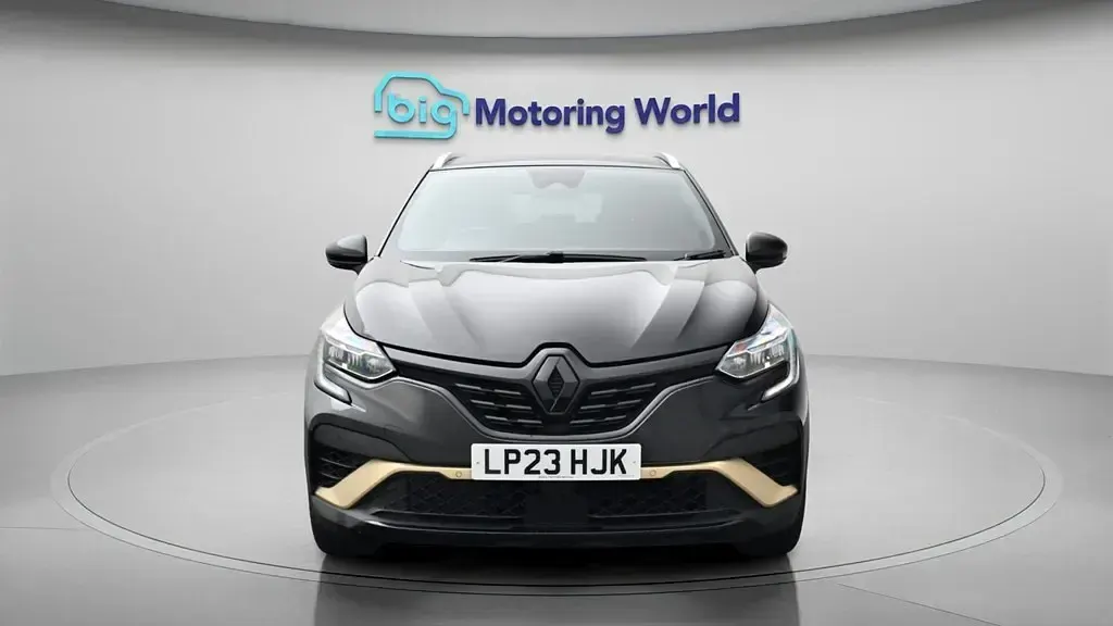 Used Renault Captur Engineered 145 HP (106 kW) 2023 Black SUV