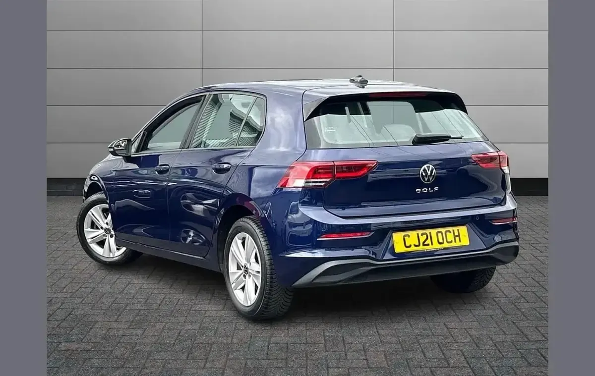 Used VW Golf VIII Life 110 HP (80 kW) 2021 Blue Hatchback