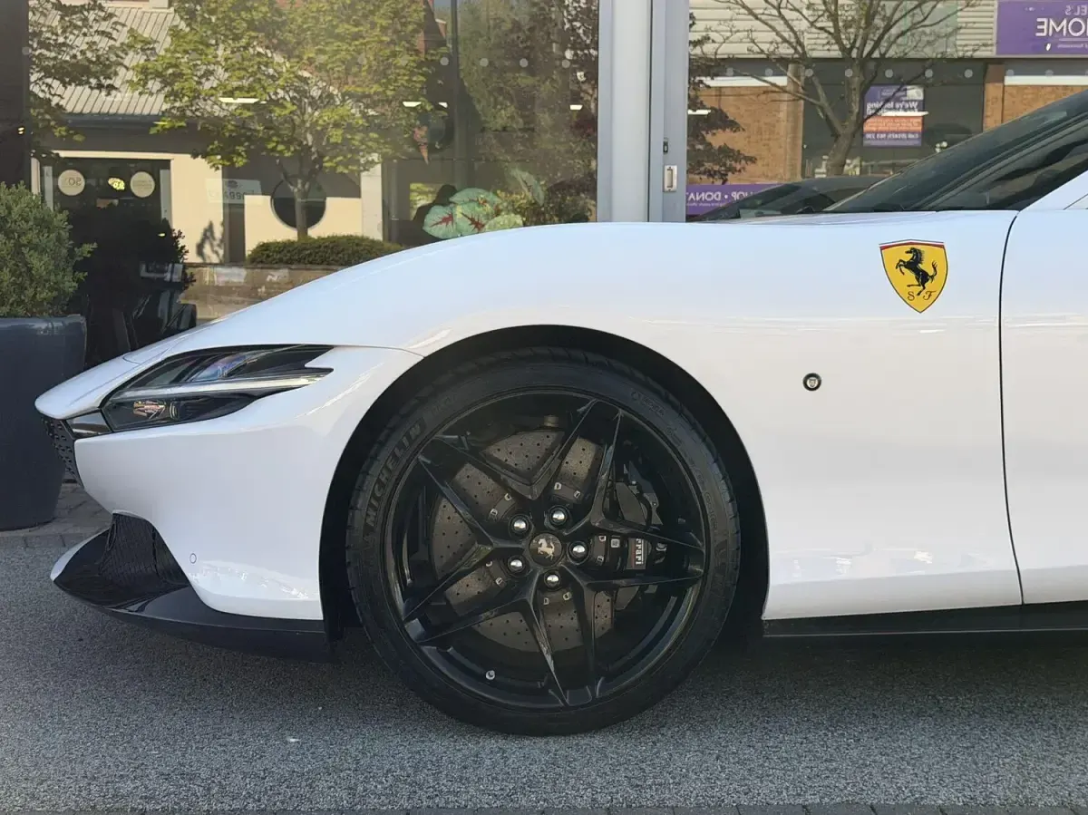 New Ferrari Roma 620 HP (456 kW) 2025 White Coupe