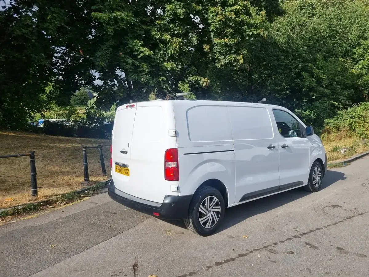 Used Vauxhall Vivaro Edition 100 HP (73 kW) 2019 White MPV