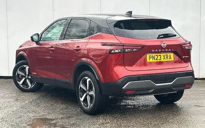 Used Nissan Qashqai N-Connecta 190 HP (139 kW) 2023 Red SUV