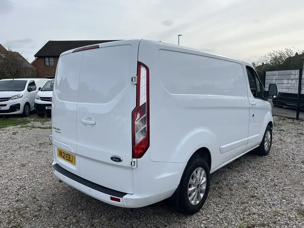 Used Ford Transit Custom Limited 130 HP (95 kW) 2021 White Van