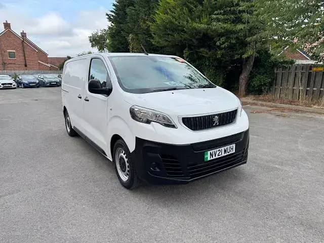 Used Peugeot e-Expert 100 kW (136 HP) 2021 White Van