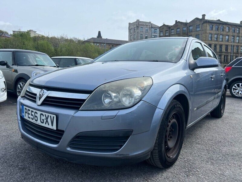 Silver Used 2006 Vauxhall Astra Hatchback | £899 (Good price) - Image 1/4