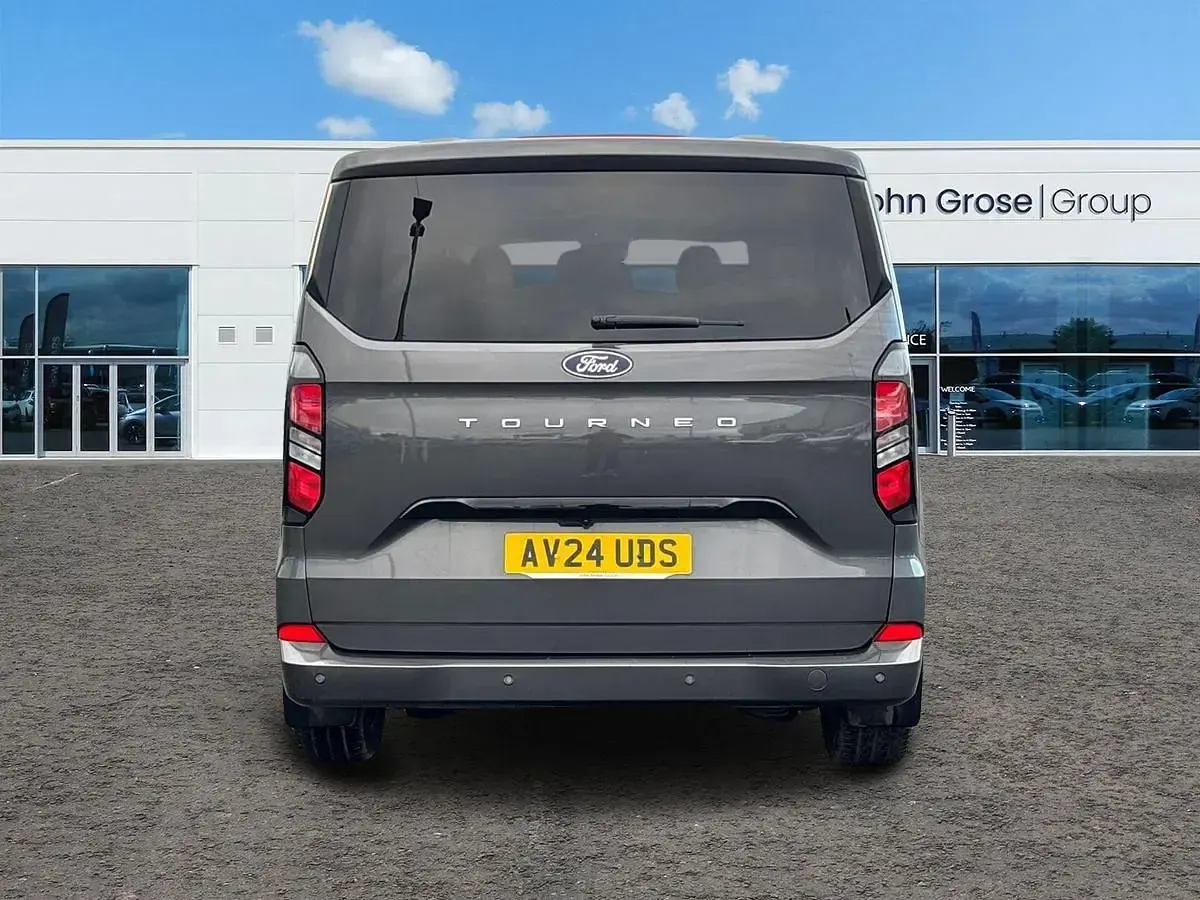 Usado Ford Tourneo Custom Titanium 170 HP (125 kW) 2024 Cinzento Van