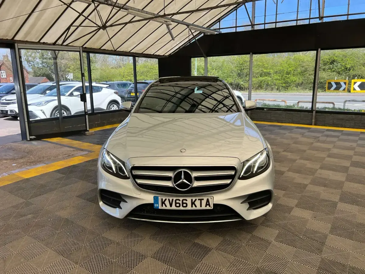 Używany Mercedes E350 AMG Line Premium 2016 Srebrny Sedan/Limuzyna