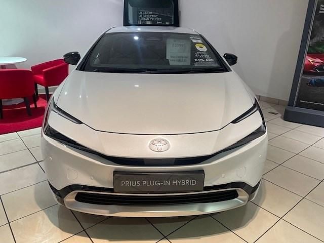 New Toyota Prius 2025 White Hatchback