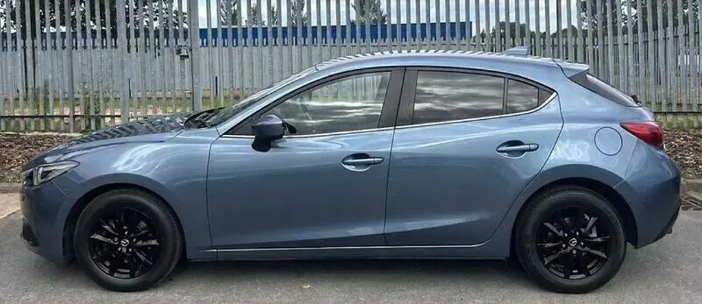 Used Mazda 3 121 HP (88 kW) 2016 Blue Hatchback