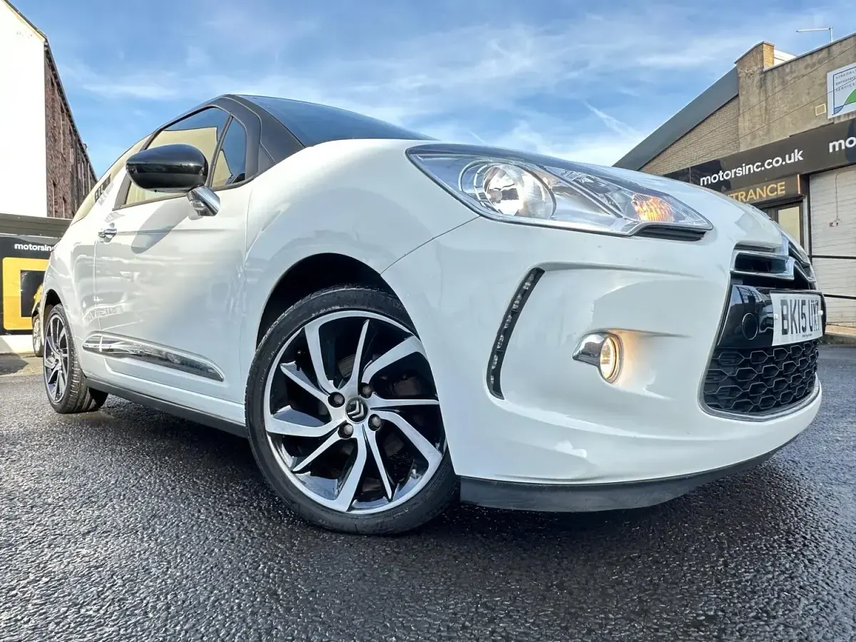Used Citroën DS3 90 HP (66 kW) 2015 White Hatchback