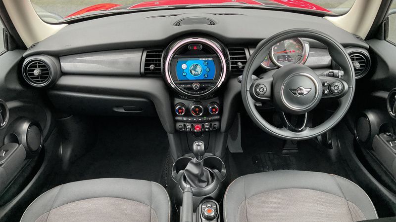 Used Mini Cooper Hatch 134 HP (98 kW) 2018 Red Hatchback