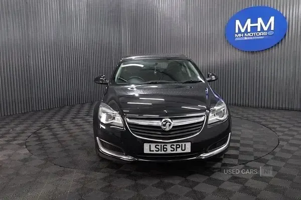 Begagnad Vauxhall Insignia Design Edition 2016 Svart Halvkombi