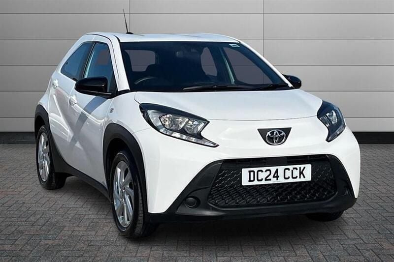 White Used 2024 Toyota Aygo PURE Hatchback | £13,250 (Fair price) - Image 1/4