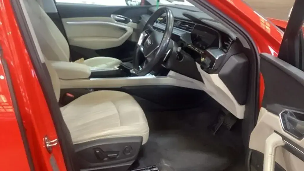 Used Audi e-tron Design 230 kW (313 HP) 2020 Red SUV