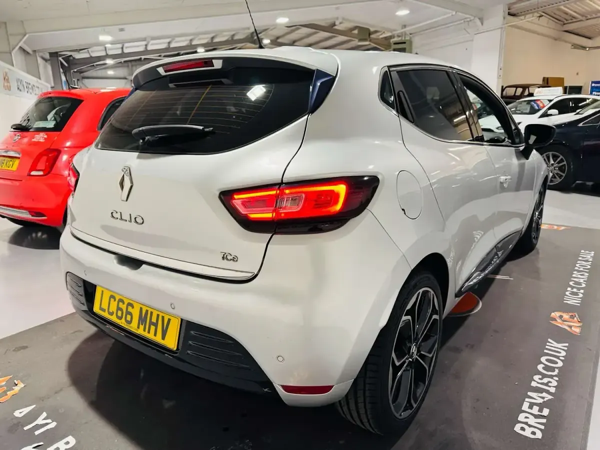Used Renault Clio IV Dynamique 2017 Silver Hatchback