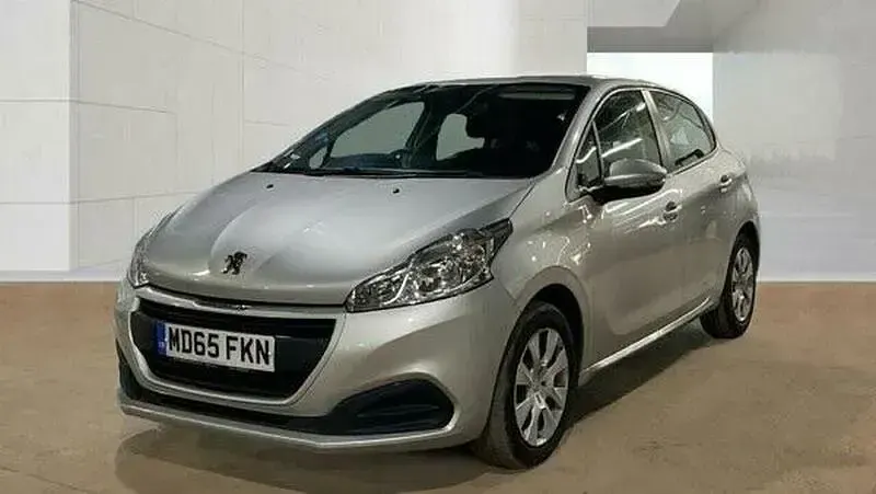 Used Peugeot 208 Access 68 HP (50 kW) 2015 Silver Hatchback