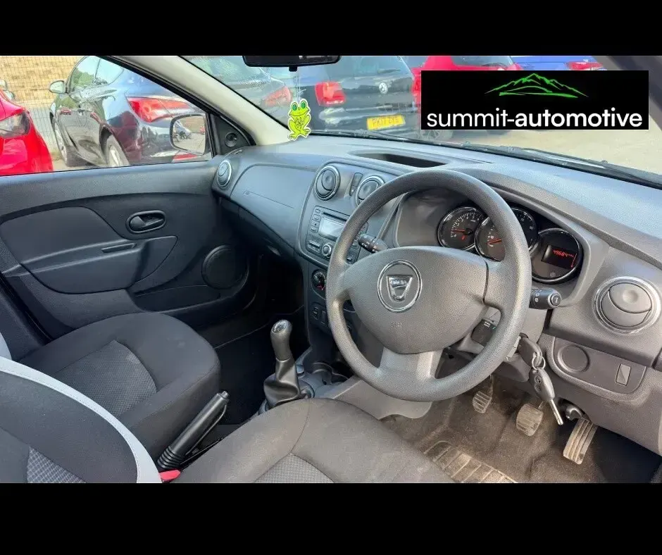 Used Dacia Sandero Ambiance 75 HP (55 kW) 2015 Silver Hatchback