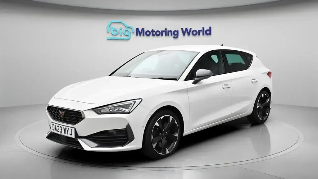 Used Cupra Leon VZ1 310 HP (228 kW) 2023 White Hatchback