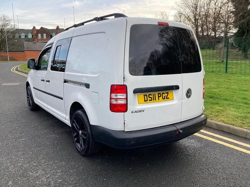 Used VW Caddy Maxi 102 HP (75 kW) 2011 White MPV