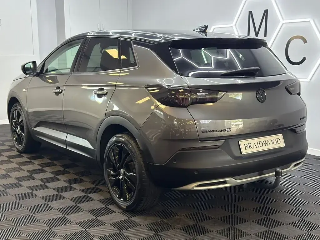Used Vauxhall Grandland X SRi 130 HP (95 kW) 2020 Grey SUV