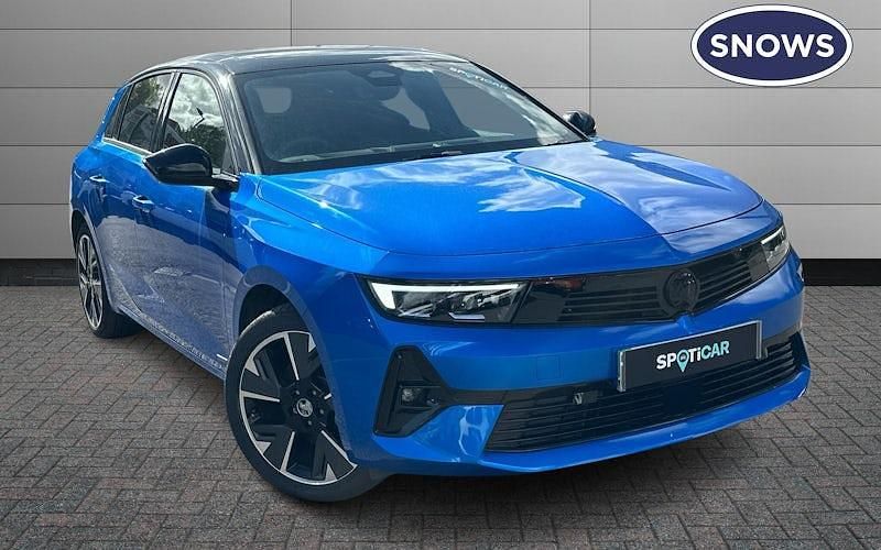 Used 2025 Vauxhall Astra Ultimate Hatchback | £17,983 (Super price) - Image 1/4