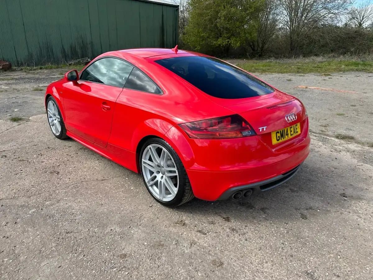 Begagnad Audi TT Black Edition 184 HK (135 kW) 2014 Röd Sportkupé