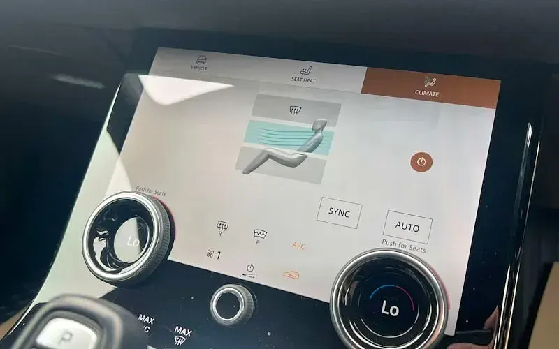 Used Land Rover Range Rover evoque HSE Dynamic 207 HP (152 kW) 2021 Red SUV