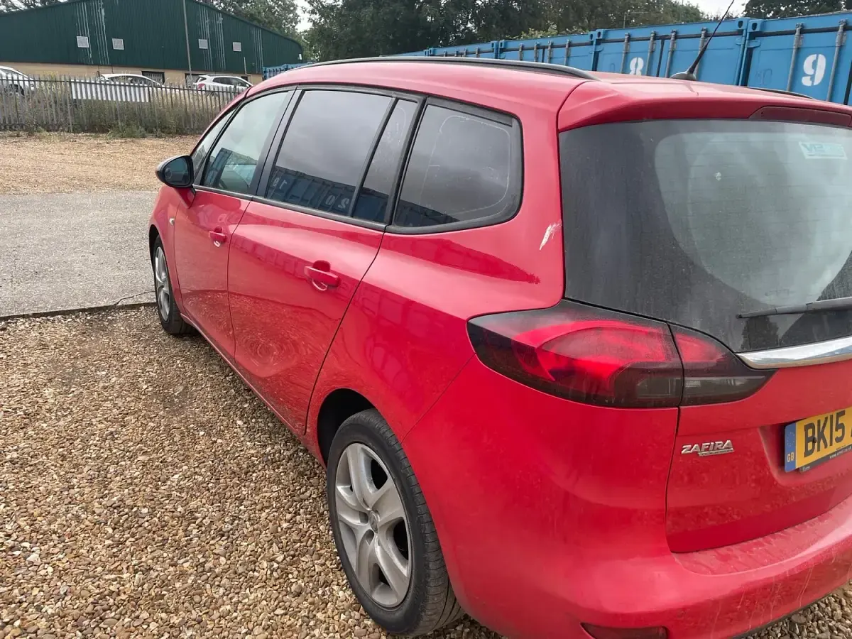 Used Vauxhall Zafira 2015 Red MPV