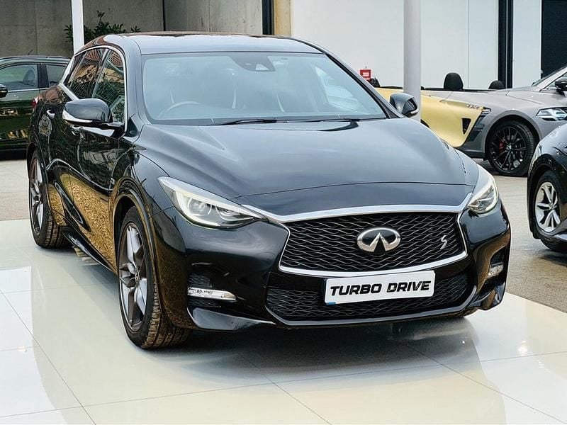 Used Infiniti Q30 Sport Tech 170 HP (125 kW) 2016 Black Hatchback