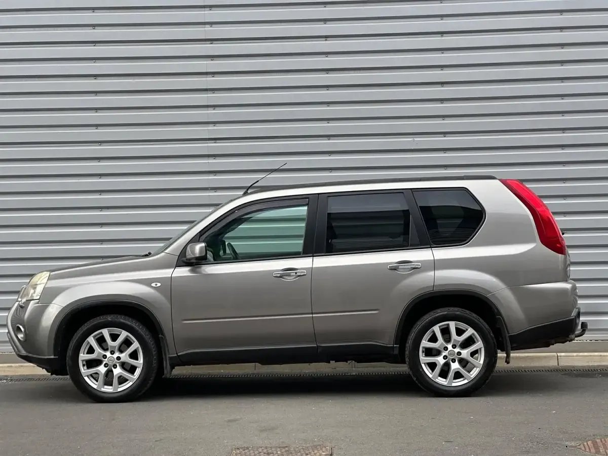Used Nissan X-Trail Tekna 150 HP (110 kW) 2010 Grey SUV