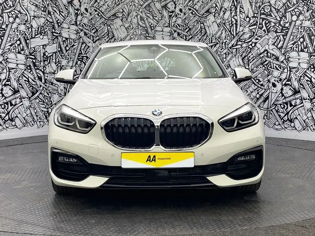 Used BMW 118 Sport Line 136 HP (100 kW) 2021 White Hatchback