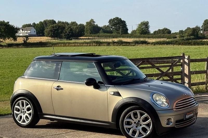 Silver Used 2009 Mini Cooper Hatch Hatchback | £6,495 (Fair price) - Image 1/1