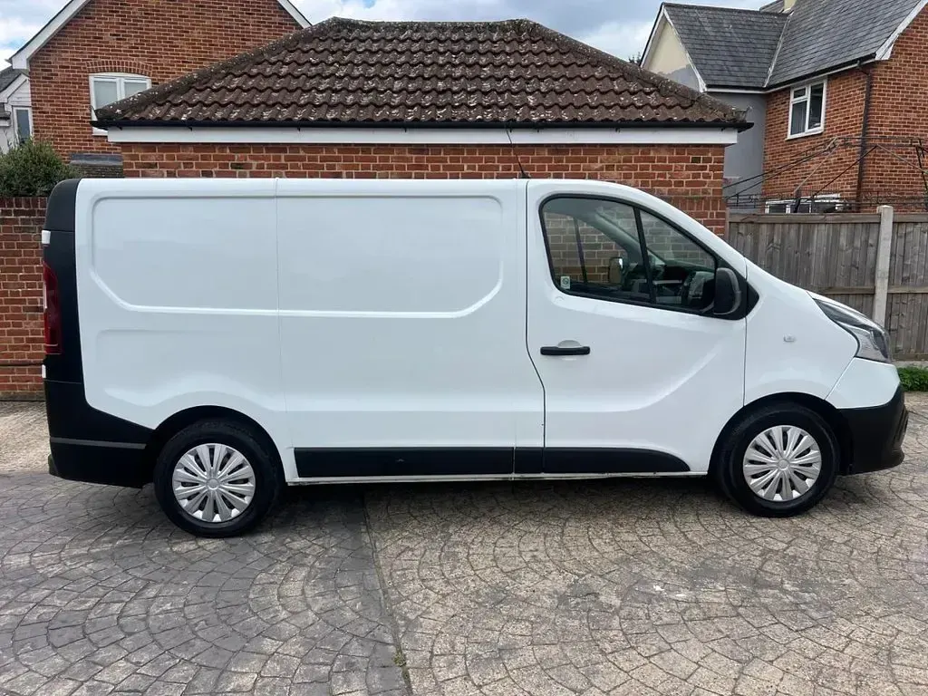 Used Renault Trafic Business 2017 White MPV