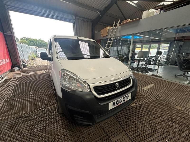 White Used 2016 Peugeot Partner MPV | £2,795 (Good price) - Image 1/4
