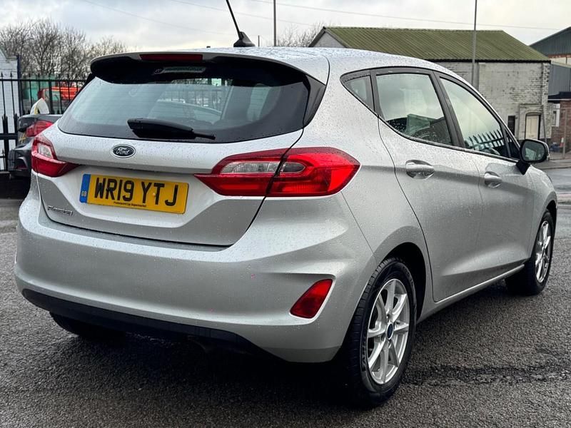 Used Ford Fiesta Zetec 100 HP (73 kW) 2019 Silver Hatchback