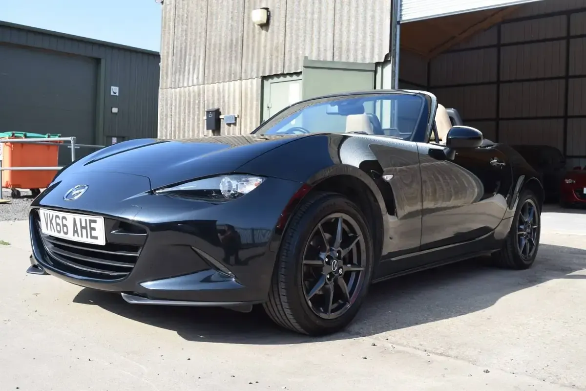 Used Mazda MX5 Inclusive 131 HP (96 kW) 2016 Black Cabriolet