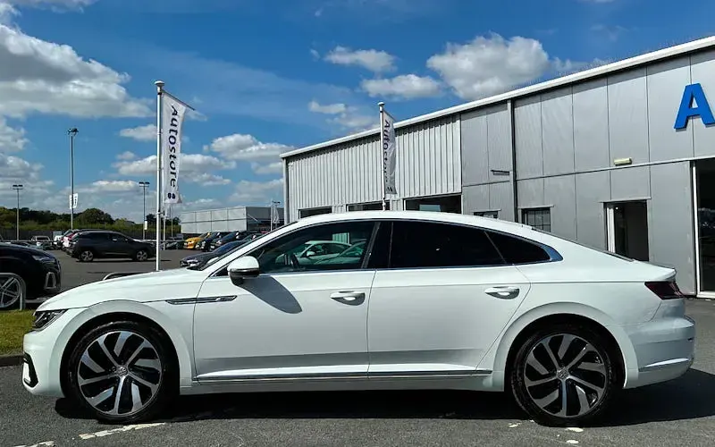 Used VW Arteon R-line 150 HP (110 kW) 2018 Hatchback