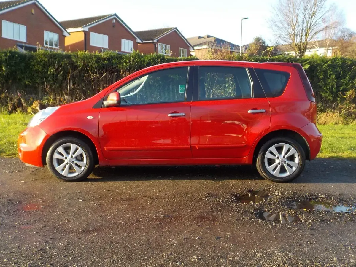 Used Nissan Note Acenta 90 HP (66 kW) 2010 Red MPV