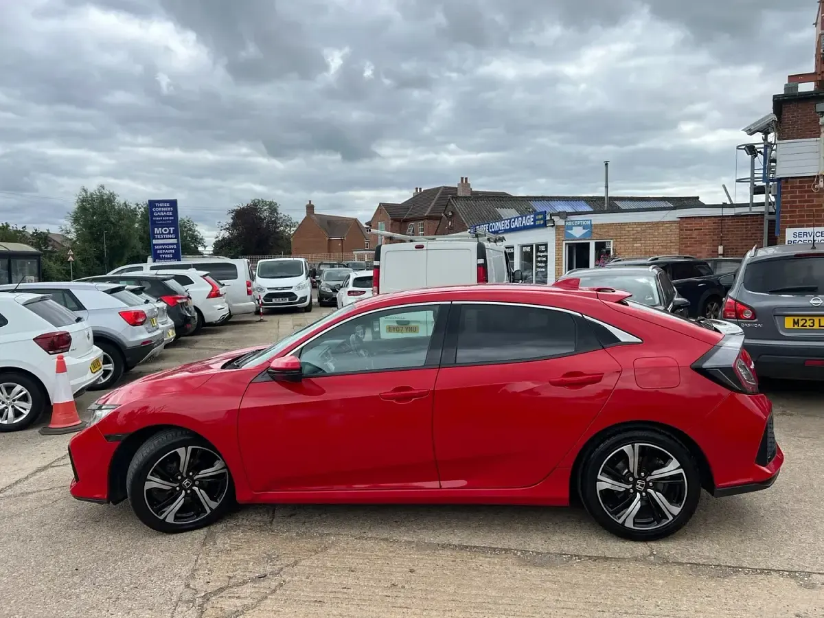 Used Honda Civic SR 126 HP (92 kW) 2018 Red Hatchback