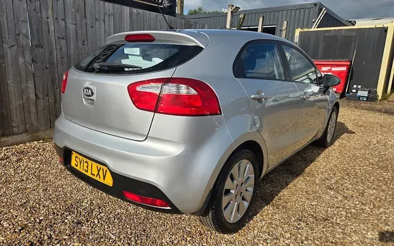 Used Kia Rio 86 HP (63 kW) 2013 Silver Hatchback
